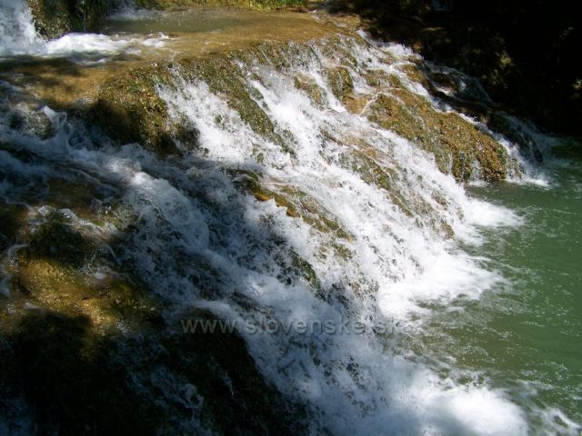 travertinový vodopád v Lúčkach.....