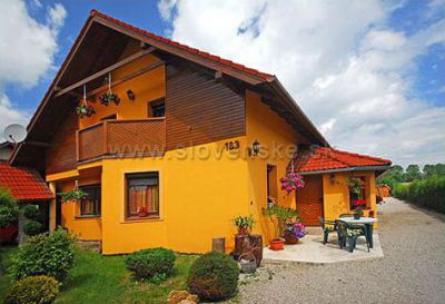 Rekreant, Village house