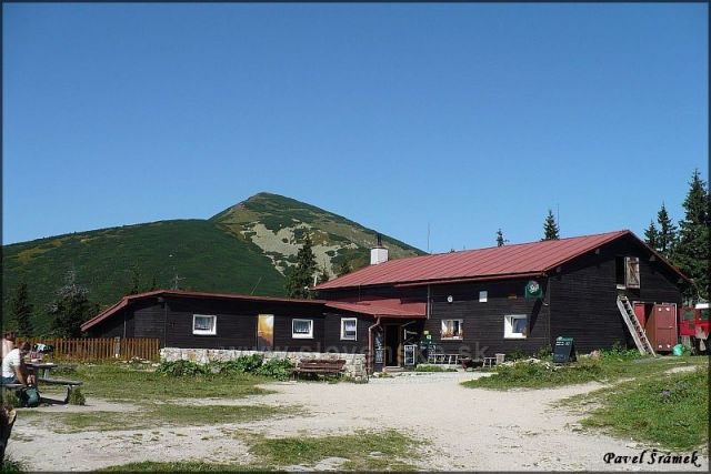 Chata pod Chlebom - v pozadí Veľký Kriváň