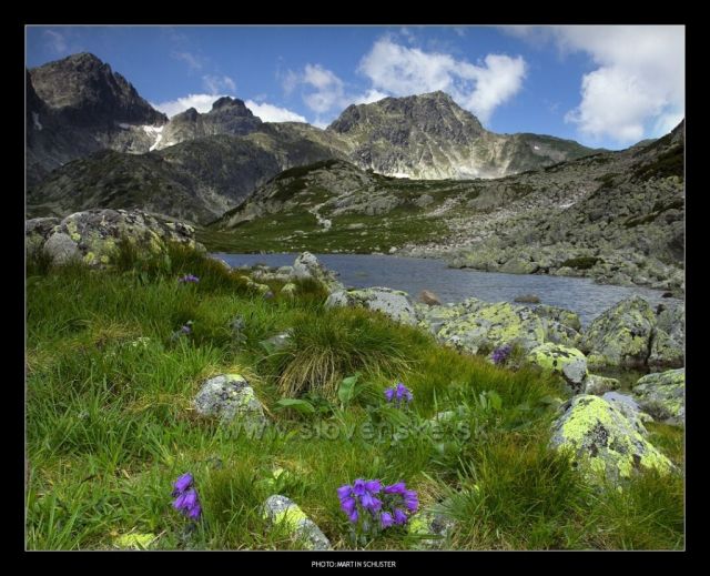 vlevo... východná vysoká 2428 m.n.m.