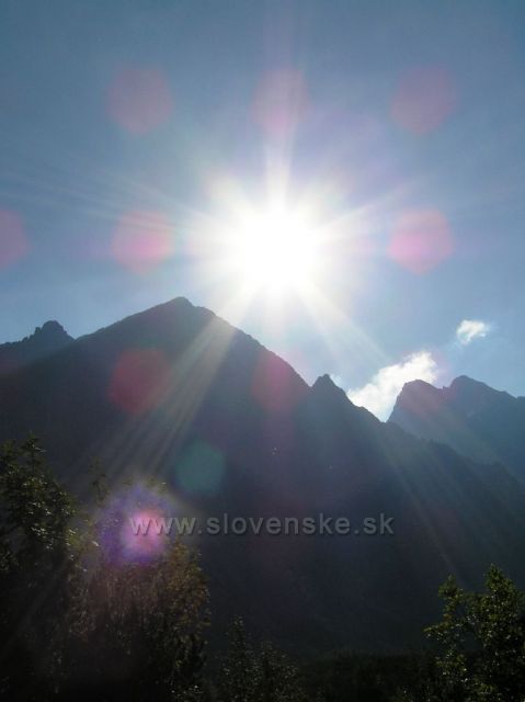 Chystá sa západ Slnka nad Belianskymi Tatrami