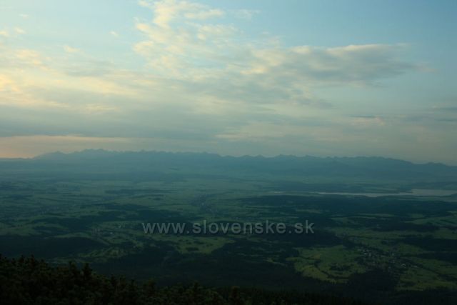 Panorama z Babi hory směr Vysoké Tatry
