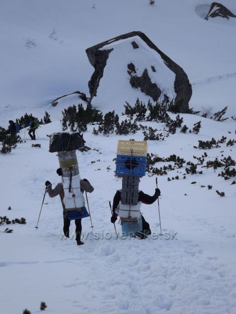 ...nosiči z Téryho chaty/marec 2014