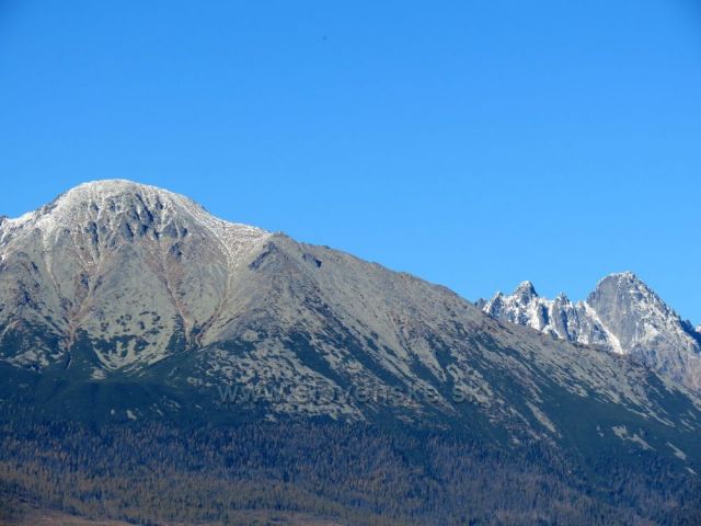 Vysoké Tatry z dálnice u Popradu