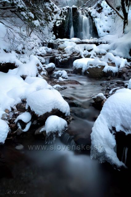 Horský potok s vodopádom v Malej Fatre