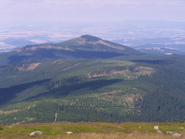 výhled z Kralického Sněžníku do Polska