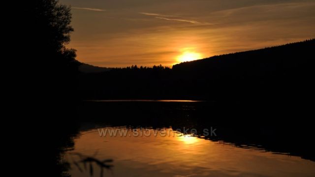 Západ slnka nad Váhom