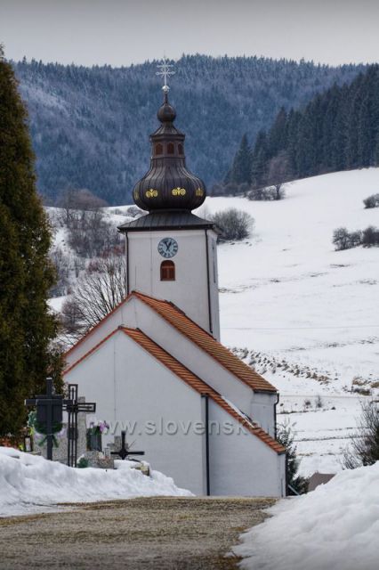 kostel v Čičmanoch