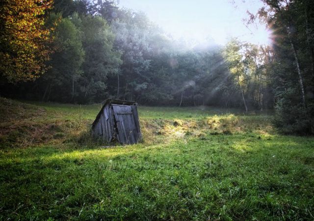 Na Slovensku je mnoho studánek, ale některé už bohužel mají rozpadlé stříšky. Slovensko Korňa