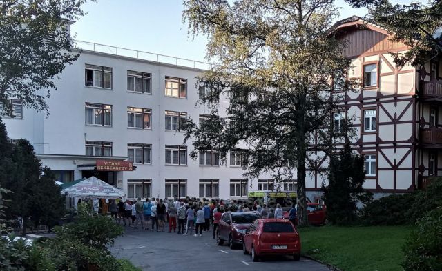 Ranná rozcvička rekreantov ROH.