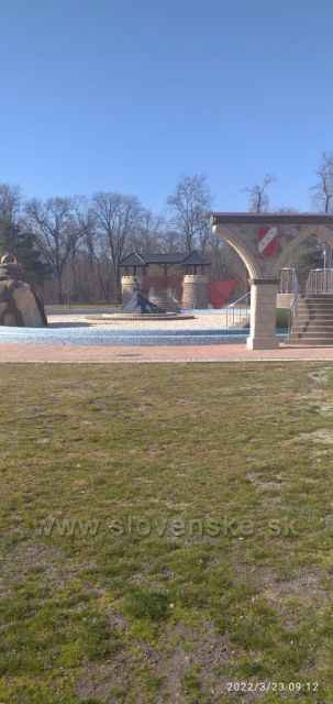 uprostřed plocha pro relax