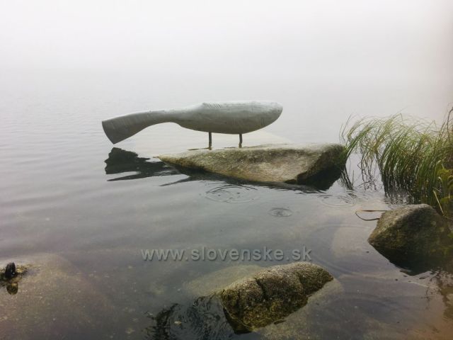 Štrbské pleso v mlze