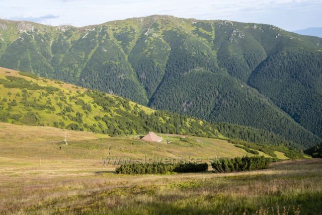 Pohled na útulnu Ďurková pod Chabencom
