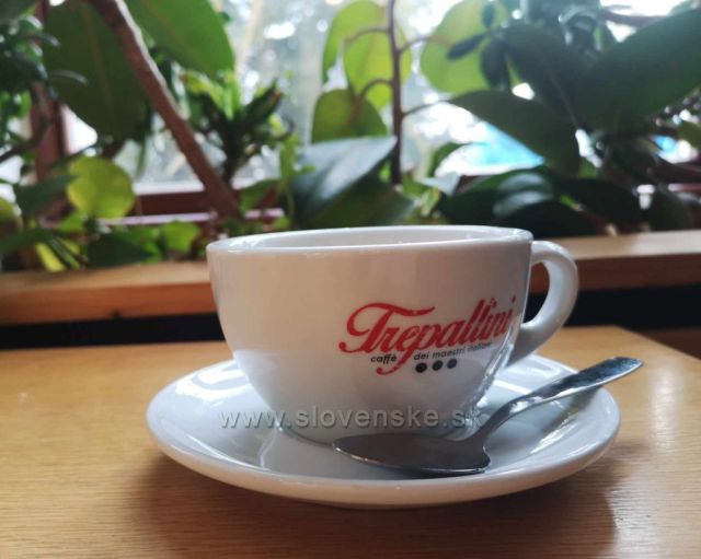 Zaslúžená kávička po túre.